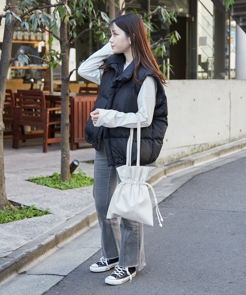 Actually（アクチュアリー）の「フェイクレザー 巾着2wayトート（トートバッグ・レディース・シルバー/アイボリー/マスタード/ブラック・フリー）」の15枚目の写真