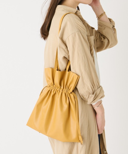 Actually（アクチュアリー）の「フェイクレザー 巾着2wayトート（トートバッグ・レディース・シルバー/アイボリー/マスタード/ブラック・フリー）」の11枚目の写真