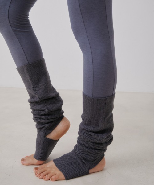 NERGY（ナージー）の「ニットレッグウォーマー（レッグウォーマー・レディース・ブルー/チャコールグレー・FREE）」の2枚目の写真