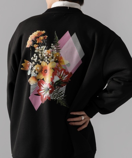 Adoon plain（アドーンプレーン）の「【Adoon plain】フラワーバックプリントスウェット（スウェット・メンズ・ブラック/オフホワイト・LARGE/MEDIUM）」の2枚目の写真