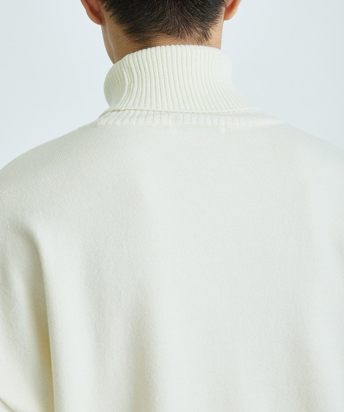 PUBLIC TOKYO(パブリックトウキョウ)の「〈ユニセックス / フリーサイズ〉ウールオーバータートルニット(ニット/セーター・メンズ・サックスブルー/グリーン/アイボリー/ブラック・FREE)」の14枚目の写真