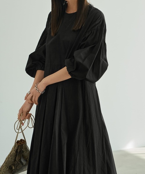 STYLE DELI（スタイルデリ）の「バルーンスリーブタックワンピース（ワンピース・レディース・ブラック/ピンク・01/02）」の11枚目の写真