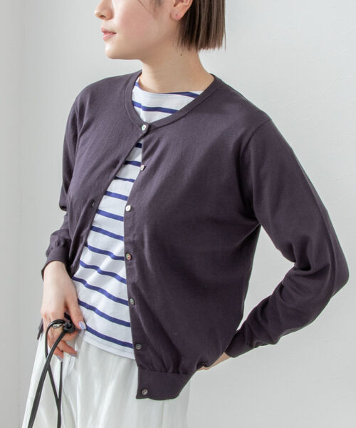 Rie Miller（リエミラー）の「《手洗い可能》GIZA COTTONベーシッククルーカーディガン（カーディガン/ボレロ・レディース・レッド/ブラウン/グリーン/チャコールグレー・38/36）」の2枚目の写真