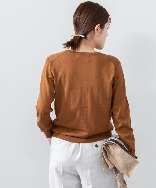 Rie Miller（リエミラー）の「《手洗い可能》GIZA COTTONベーシッククルーカーディガン（カーディガン/ボレロ・レディース・レッド/ブラウン/グリーン/チャコールグレー・38/36）」の8枚目の写真