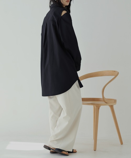 hellam（へラム）の「4WAY アームカットオーバーサイズシャツ（シャツ/ブラウス・レディース・ブラック/オフホワイト/ブルー/イエロー・FREE）」の22枚目の写真