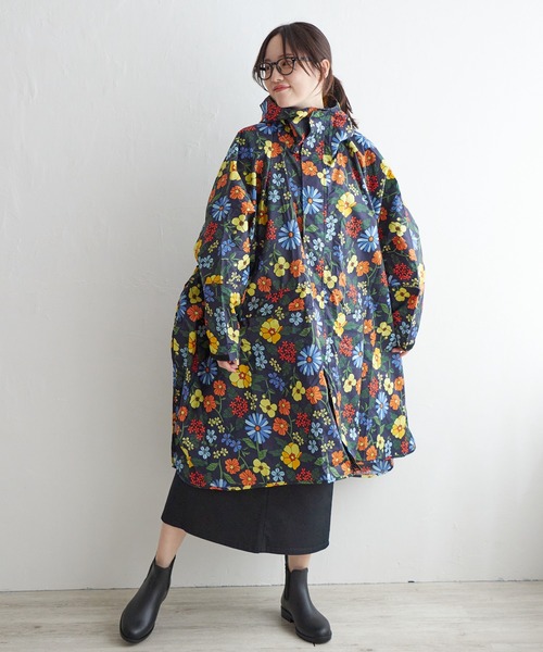 KiU（キウ）の「kiu スタンダードレインポンチョ（レインコート/ポンチョ・レディース・エンジ/オレンジ系/オフホワイト/ダークグレー/ロイヤルブルー/ベージュ系その他/グレー系その他/ピンク系その他/チャコールグレー/ホワイト/オリーブ/オレンジ系その他・FREE）」の12枚目の写真