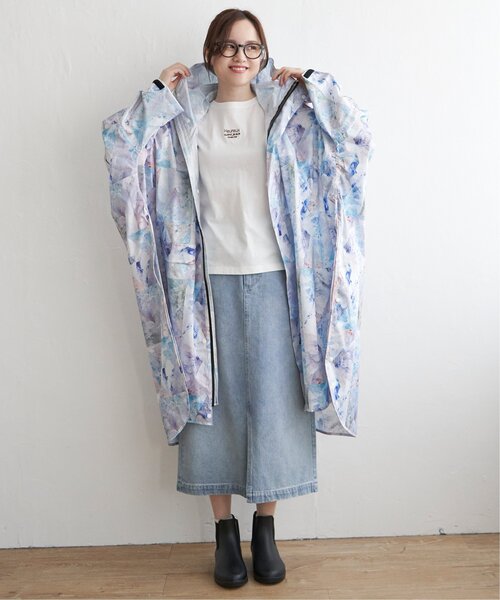 KiU（キウ）の「kiu スタンダードレインポンチョ（レインコート/ポンチョ・レディース・エンジ/オレンジ系/オフホワイト/ダークグレー/ロイヤルブルー/ベージュ系その他/グレー系その他/ピンク系その他/チャコールグレー/ホワイト/オリーブ/オレンジ系その他・FREE）」の2枚目の写真