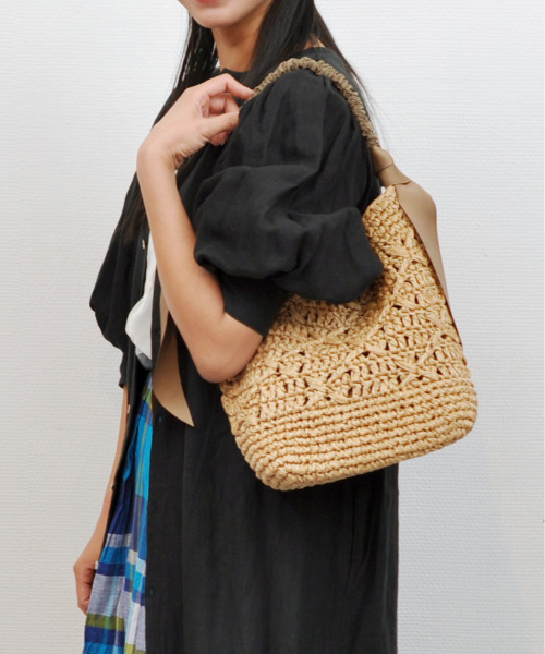 cache cache（カシュ カシュ）の「カシュカシュ cachecache / 下がりグログラン柄編みワンハンドルクロッシェトート（かごバッグ・レディース・オレンジ/サックスブルー/ブラック/ブラウン/カーキ/ライトグレー・FREE）」の3枚目の写真