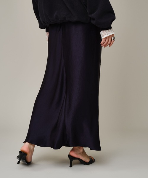 雑誌掲載Chaos カオス フロウサテンロングスカート　ベージュ Chaos カオス フロウ サテン ロングスカート - メルカリ