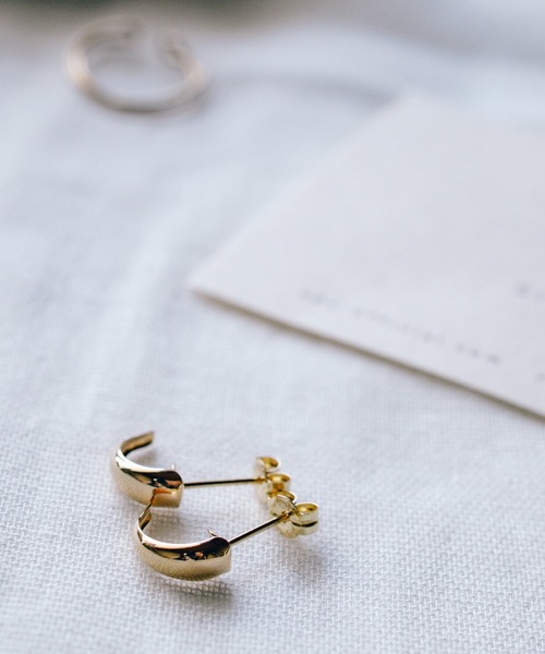 Ops.(オプス)の「三日月 ピアス レディース ハーフムーン 18K 金属アレルギー対応【LUZON ルゾン】(ピアス(両耳用)・レディース・イエローゴールド・ONE SIZE)」の7枚目の写真