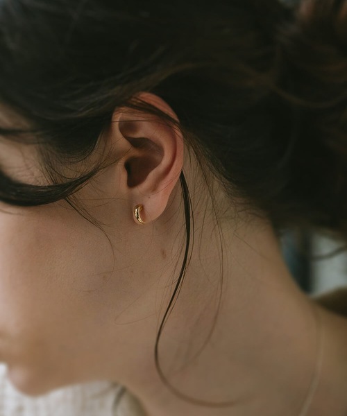 Ops.(オプス)の「三日月 ピアス レディース ハーフムーン 18K 金属アレルギー対応【LUZON ルゾン】(ピアス(両耳用)・レディース・イエローゴールド・ONE SIZE)」の4枚目の写真