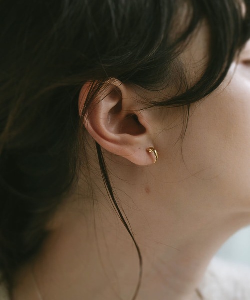 Ops.(オプス)の「三日月 ピアス レディース ハーフムーン 18K 金属アレルギー対応【LUZON ルゾン】(ピアス(両耳用)・レディース・イエローゴールド・ONE SIZE)」の9枚目の写真