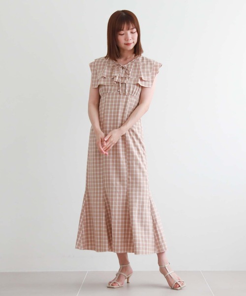 archives(アルシーヴ)の「タックケープ付ノースリチェックワンピース(ワンピース・レディース・グリーン/ピンクベージュ/アイボリー・MEDIUM)」の17枚目の写真