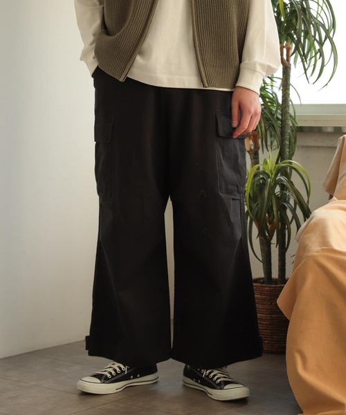 SENSE OF PLACE by URBAN RESEARCH（センスオブプレイスバイアーバンリサーチ）の「ウォッシュドカーゴワイドパンツ（その他パンツ・メンズ・ブラック/オリーブ・MEDIUM/LARGE）」の4枚目の写真
