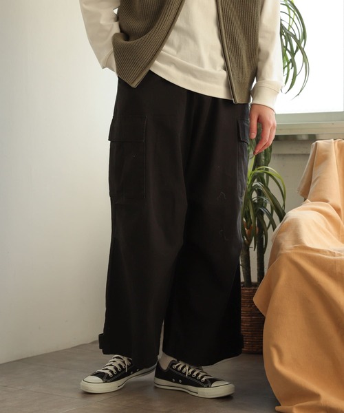 SENSE OF PLACE by URBAN RESEARCH（センスオブプレイスバイアーバンリサーチ）の「ウォッシュドカーゴワイドパンツ（その他パンツ・メンズ・ブラック/オリーブ・MEDIUM/LARGE）」の5枚目の写真