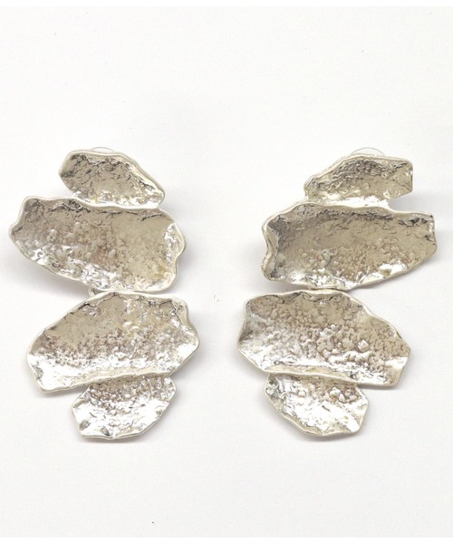 Settimissimo(セッティミッシモ)の「ITALYマットゴールド/シルバー大ぶりリーフピアス(ピアス(両耳用)・レディース・ゴールド/シルバー・FREE)」の1枚目の写真