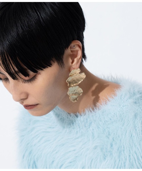 Settimissimo(セッティミッシモ)の「ITALYマットゴールド/シルバー大ぶりリーフピアス(ピアス(両耳用)・レディース・ゴールド/シルバー・FREE)」の4枚目の写真