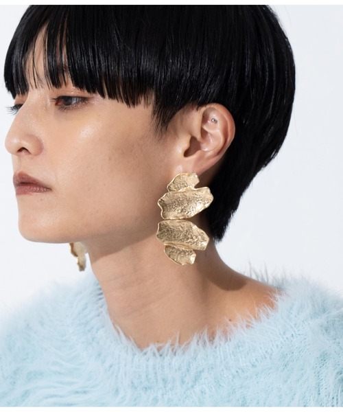 Settimissimo(セッティミッシモ)の「ITALYマットゴールド/シルバー大ぶりリーフピアス(ピアス(両耳用)・レディース・ゴールド/シルバー・FREE)」の5枚目の写真