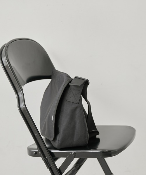 PACKING（パッキング）の「【 PACKING / パッキング 】UTILITY MESSENGER BAG / ユーティリティーメッセンジャーバッグ（メッセンジャーバッグ・メンズ・ブラック・FREE）」の3枚目の写真