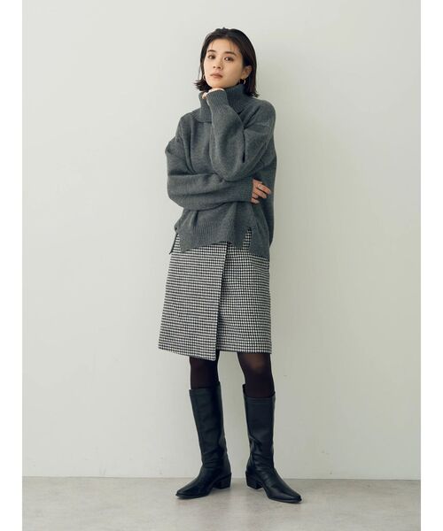 YECCA VECCA(イェッカヴェッカ)の「裾スリットタートルニット(ニット/セーター・レディース・チャコールグレー/オフホワイト/サックスブルー・FREE)」の18枚目の写真