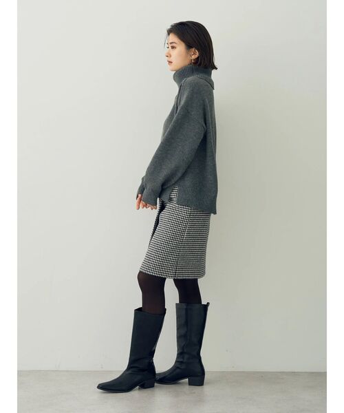 YECCA VECCA(イェッカヴェッカ)の「裾スリットタートルニット(ニット/セーター・レディース・チャコールグレー/オフホワイト/サックスブルー・FREE)」の20枚目の写真