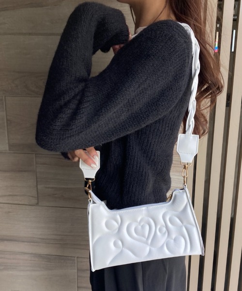 Loco Ocean(ロコオーシャン)の「【カラバリ】フェイクレザー ハートステッチ/ ショルダーバッグ(ショルダーバッグ・レディース・ブラック/ホワイト・ONE SIZE)」の6枚目の写真