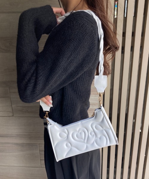 Loco Ocean(ロコオーシャン)の「【カラバリ】フェイクレザー ハートステッチ/ ショルダーバッグ(ショルダーバッグ・レディース・ブラック/ホワイト・ONE SIZE)」の7枚目の写真