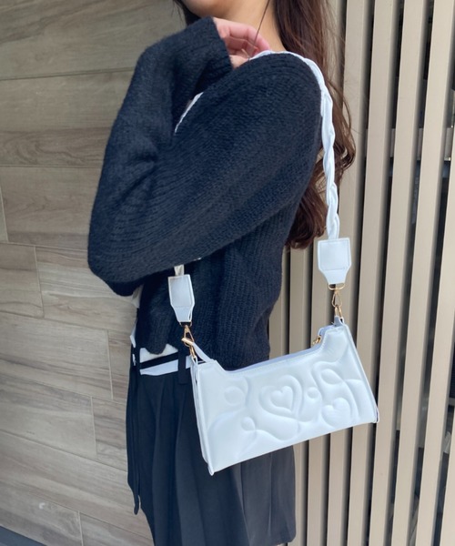 Loco Ocean(ロコオーシャン)の「【カラバリ】フェイクレザー ハートステッチ/ ショルダーバッグ(ショルダーバッグ・レディース・ブラック/ホワイト・ONE SIZE)」の9枚目の写真