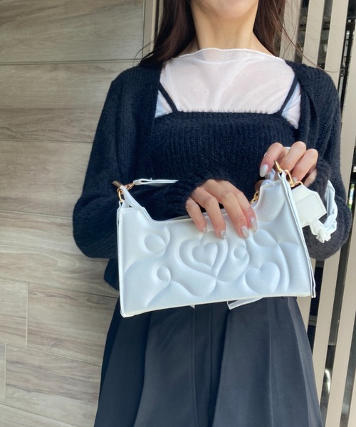 Loco Ocean(ロコオーシャン)の「【カラバリ】フェイクレザー ハートステッチ/ ショルダーバッグ(ショルダーバッグ・レディース・ブラック/ホワイト・ONE SIZE)」の13枚目の写真