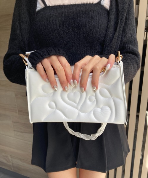 Loco Ocean(ロコオーシャン)の「【カラバリ】フェイクレザー ハートステッチ/ ショルダーバッグ(ショルダーバッグ・レディース・ブラック/ホワイト・ONE SIZE)」の14枚目の写真