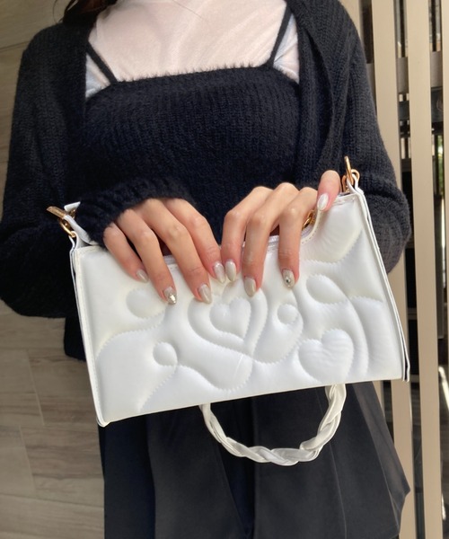Loco Ocean(ロコオーシャン)の「【カラバリ】フェイクレザー ハートステッチ/ ショルダーバッグ(ショルダーバッグ・レディース・ブラック/ホワイト・ONE SIZE)」の15枚目の写真
