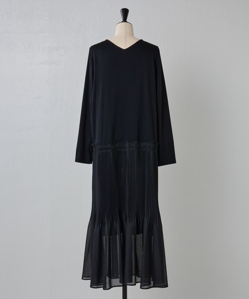 ビアズリー　切り替えドッキングワンピース　ブラック ロングプリーツワンピース BEARDSLEY（ビアズリー）の「ロー切り替えドッキングワンピース