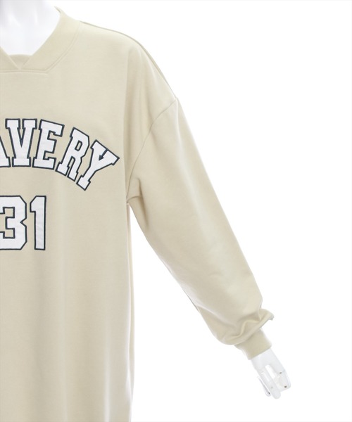 clear（クリア）の「ワッペンロゴVネックオーバースウェットワンピース≪2024SS新作≫（スウェット・レディース・杢グレー/ベージュ・F）」の4枚目の写真