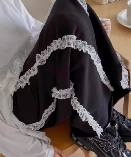 deux amour（ドゥーザムール）の「フリルテープ付ロングスカート（スカート・レディース・ブラック/グレー・FREE）」の2枚目の写真