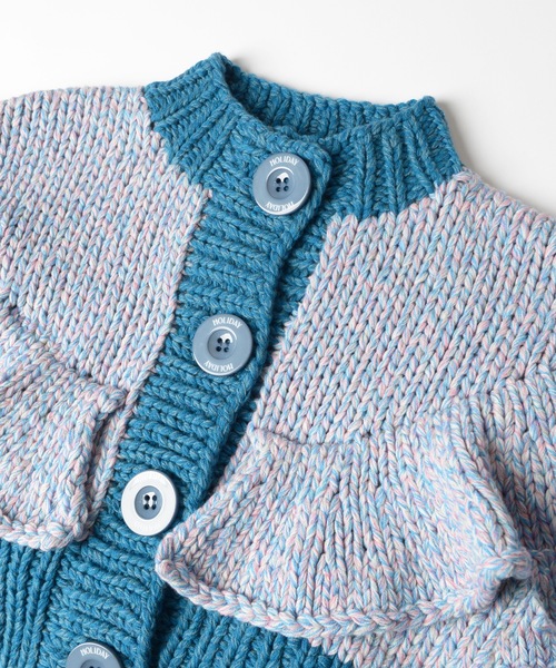 HOLIDAY（ホリデイ）の「CABLEKNIT RUFFLE CARDIGAN ケーブルニットラッフルカーディガン（カーディガン/ボレロ・レディース・ピンク/ブルー・ONE SIZE）」の4枚目の写真