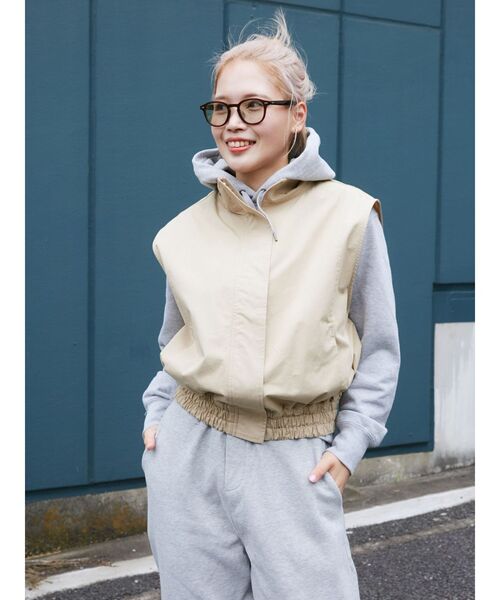 Ungrid（アングリッド）の「ノースリデザインルーズベスト（ベスト・レディース・ベージュ/チャコールグレー・FREE）」の6枚目の写真