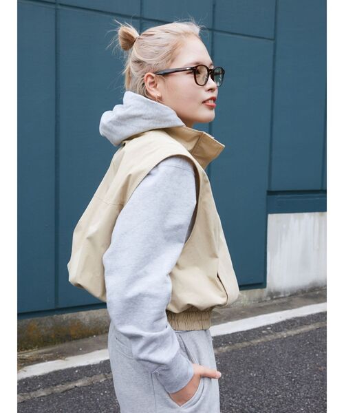 Ungrid（アングリッド）の「ノースリデザインルーズベスト（ベスト・レディース・ベージュ/チャコールグレー・FREE）」の7枚目の写真