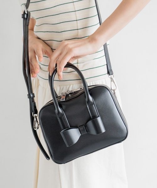 LOWRYS FARM（ローリーズファーム）の「リボンボストンＢＡＧ　135877（ボストンバッグ・レディース・ブラック/オフホワイト・FREE）」の3枚目の写真