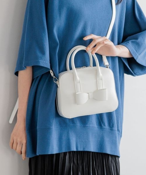 LOWRYS FARM（ローリーズファーム）の「リボンボストンＢＡＧ　135877（ボストンバッグ・レディース・ブラック/オフホワイト・FREE）」の4枚目の写真