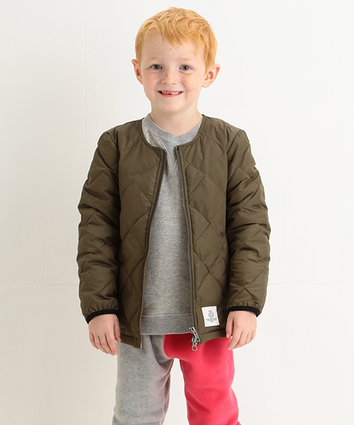 こども ビームス（コドモビームス）の「Smoothy / ノーカラー キルトジャケット (90～130cm)（ブルゾン・キッズ・ブラック/オリーブ/ネイビー・S(90cm～）/L(130cm～)/M(110cm～)）」の3枚目の写真