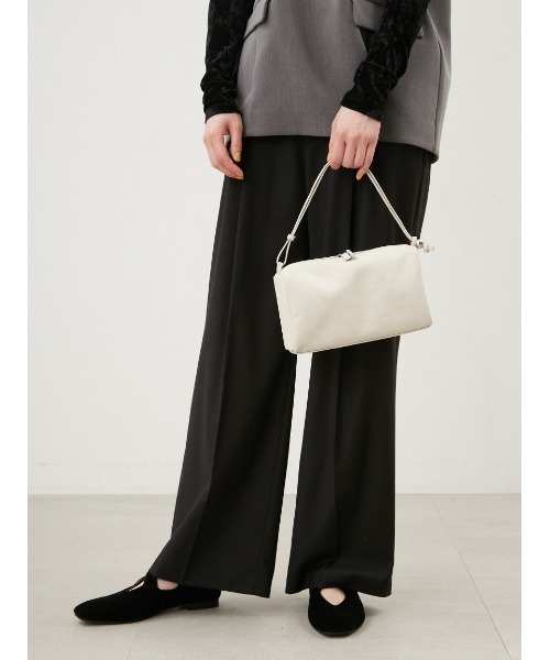 Mila Owen（ミラオーウェン）の「ショルダー付き2WAYスクエアバッグ（ショルダーバッグ・レディース・ブラック/アイボリー/キャメル・FREE）」の6枚目の写真