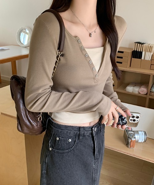 Per sist ence(パーシエンス)の「オープンヘンリーネックレイヤード風長袖トップス(Tシャツ/カットソー・レディース・ネイビー/ベージュ/チャコールグレー・MEDIUM/LARGE/X-LARGE/SMALL)」の2枚目の写真
