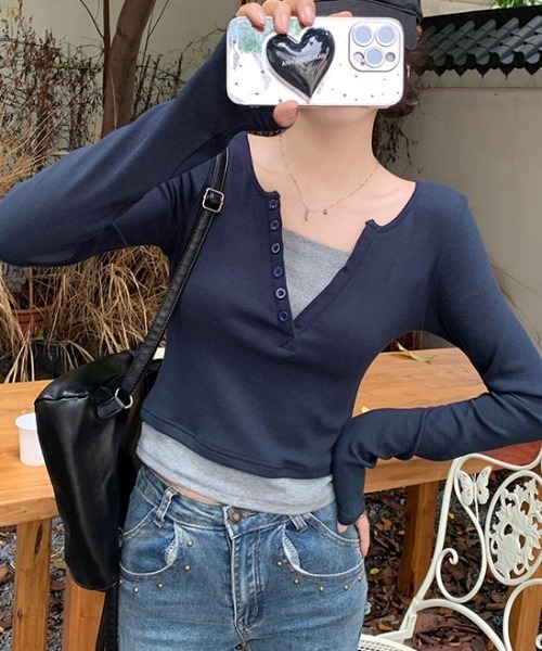 Per sist ence(パーシエンス)の「オープンヘンリーネックレイヤード風長袖トップス(Tシャツ/カットソー・レディース・ネイビー/ベージュ/チャコールグレー・MEDIUM/LARGE/X-LARGE/SMALL)」の3枚目の写真