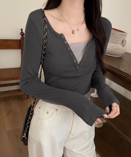 Per sist ence(パーシエンス)の「オープンヘンリーネックレイヤード風長袖トップス(Tシャツ/カットソー・レディース・ネイビー/ベージュ/チャコールグレー・MEDIUM/LARGE/X-LARGE/SMALL)」の5枚目の写真