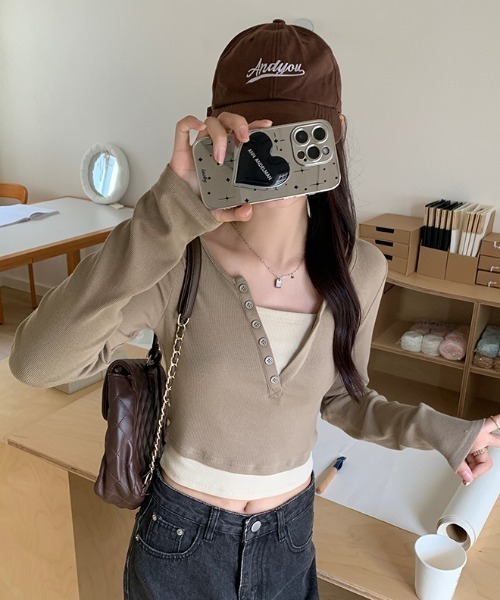 Per sist ence(パーシエンス)の「オープンヘンリーネックレイヤード風長袖トップス(Tシャツ/カットソー・レディース・ネイビー/ベージュ/チャコールグレー・MEDIUM/LARGE/X-LARGE/SMALL)」の18枚目の写真