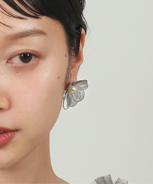 Kana（カナ）の「モダン フラワー パール ピアス パーティー 結婚式 お呼ばれ オケージョン（ピアス（両耳用）・レディース・シルバー/ゴールド・フリー）」の9枚目の写真