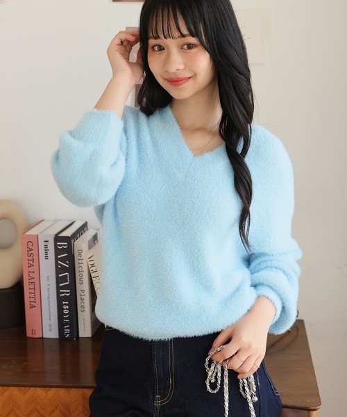 Girly Doll(ガーリードール)の「Vネックふわふわシャギーニット(ニット/セーター・レディース・ホワイト/キャメル/イエロー/ブルー・F)」の21枚目の写真