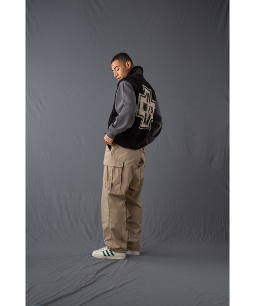 PENDLETON（ペンドルトン）の「スタンドベスト（UNI)（ベスト・メンズ・ネイビー/ブラック×グリーン/ブラック/アイボリー・LARGE/MEDIUM/SMALL）」の3枚目の写真