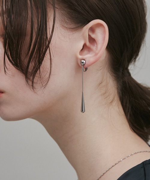 ciite' surgical stainless（シーテサージカルステンレス）の「【 金属アレルギー対応 】 ドロップモチーフイヤリング サージカルステンレス   (両耳用)（イヤリング・レディース・ゴールド/シルバー・FREE）」の2枚目の写真