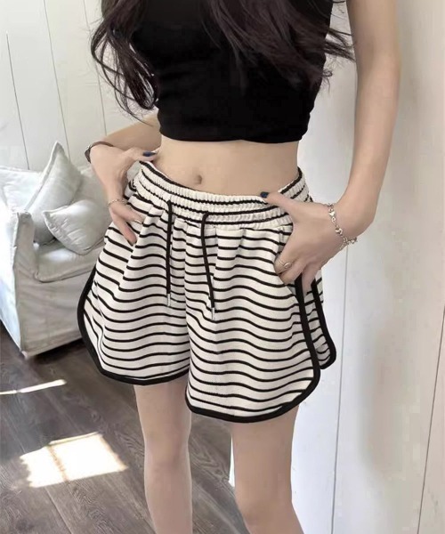 Miniministore(ミニミニストア)の「韓国風ショートパンツ スポーツパンツ 夏(スウェットパンツ・レディース・ブラック/アイボリー・FREE)」の3枚目の写真